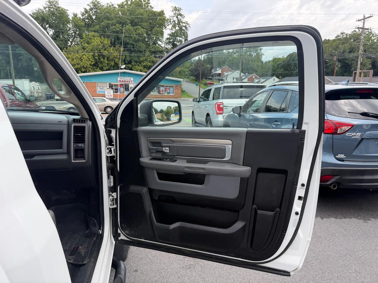 RAM 1500 Tradesman Regular Cab LWB 2WD 2020