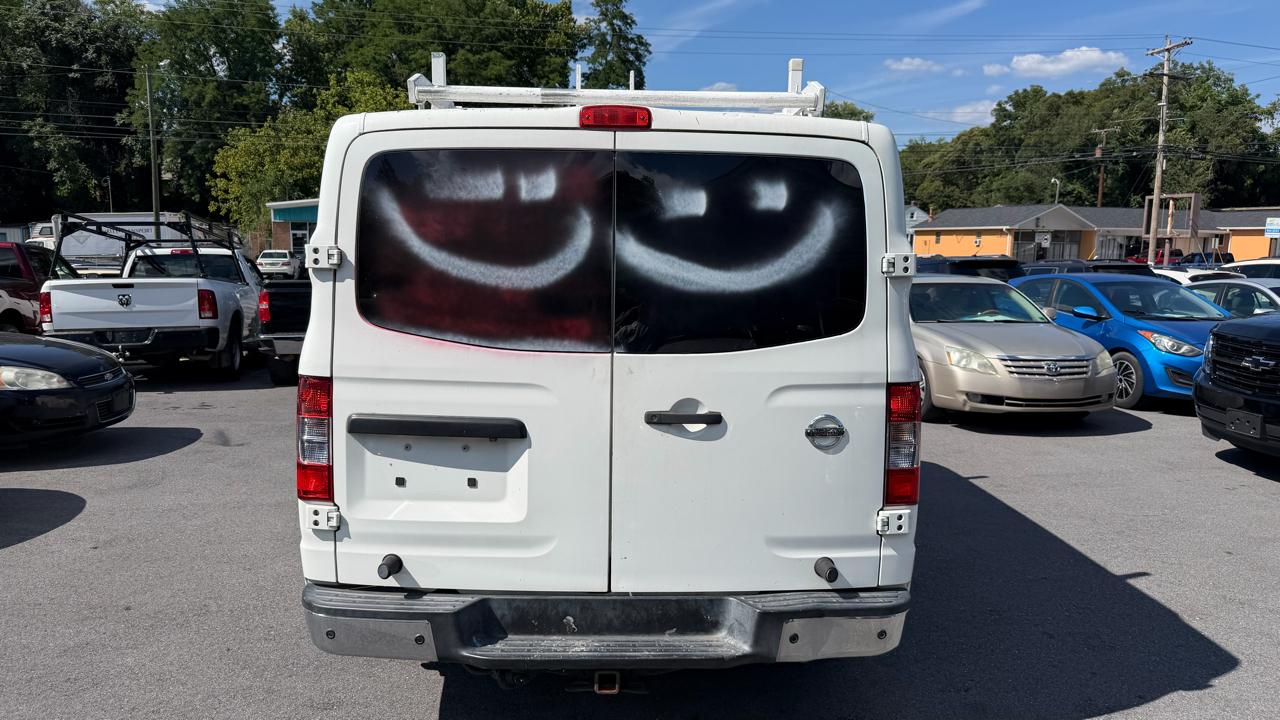 Nissan NV 3500 HD  2013