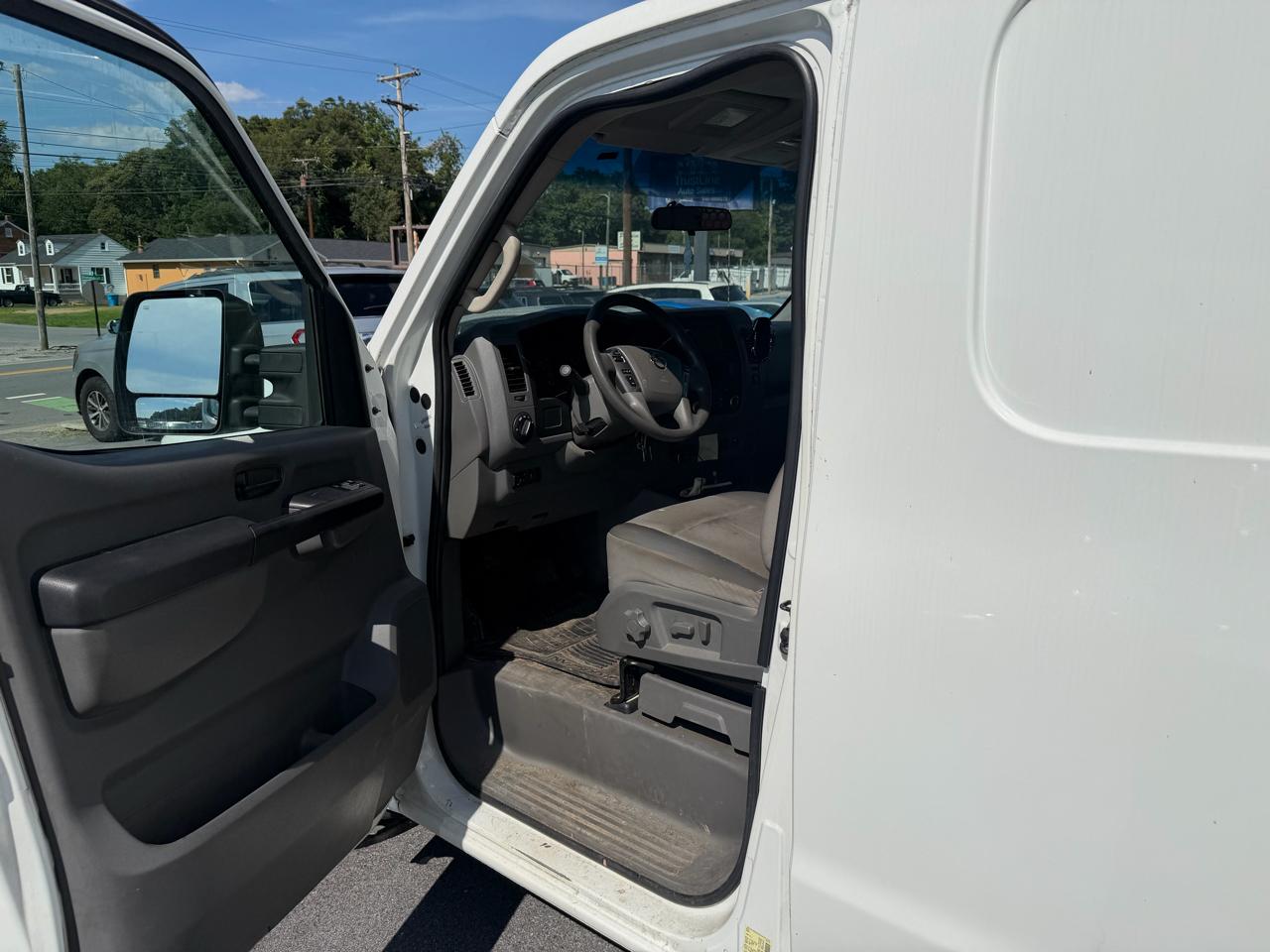 Nissan NV 3500 HD  2013