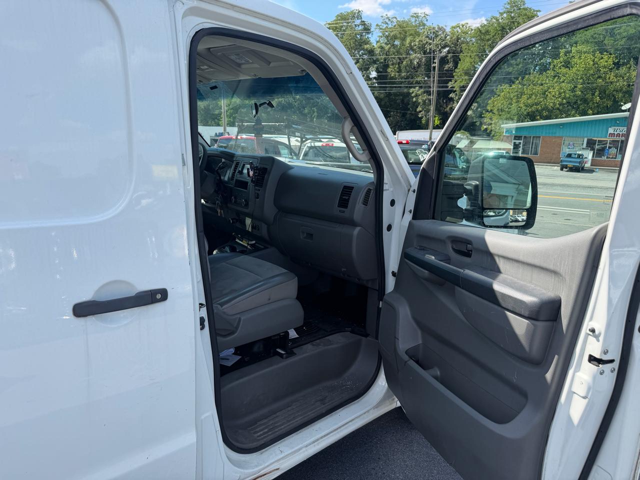 Nissan NV 3500 HD  2013