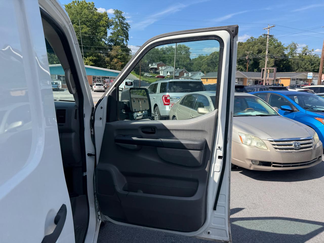 Nissan NV 3500 HD  2013