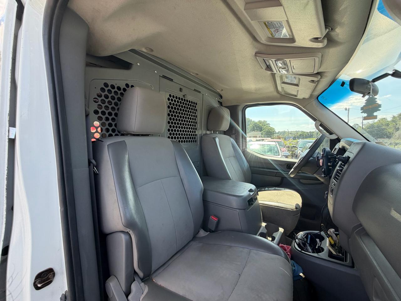 Nissan NV 3500 HD  2013
