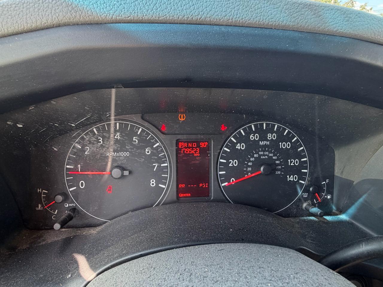 Nissan NV 3500 HD  2013