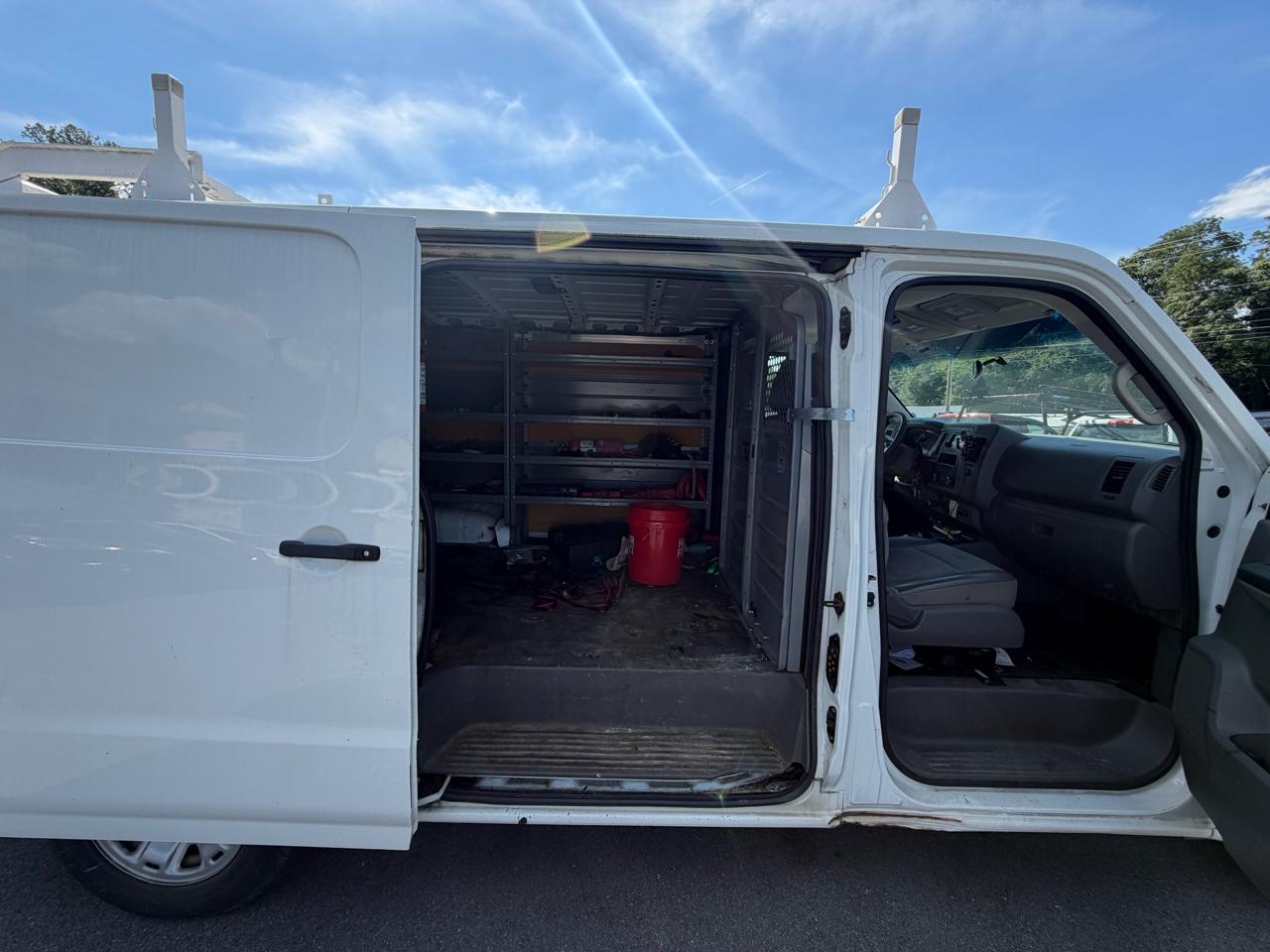Nissan NV 3500 HD  2013