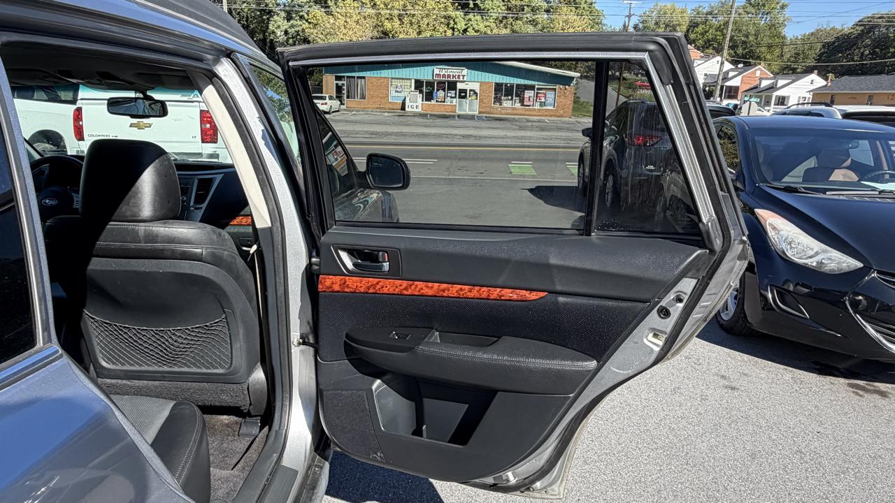 Subaru Outback 2.5i Limited Wagon 2010