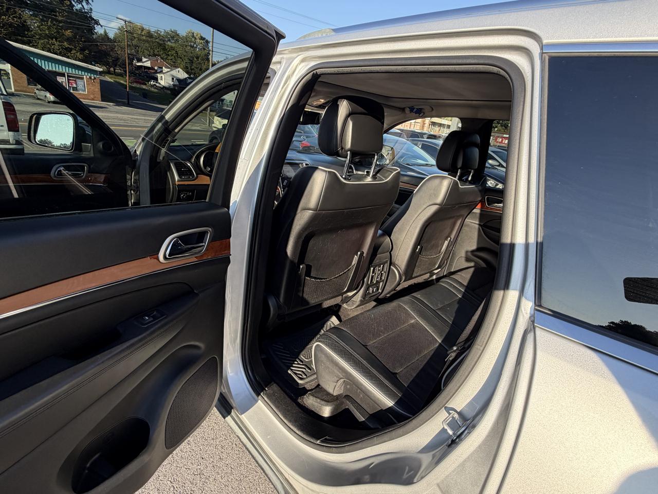 Jeep Grand Cherokee 4dr Overland 4WD 2012