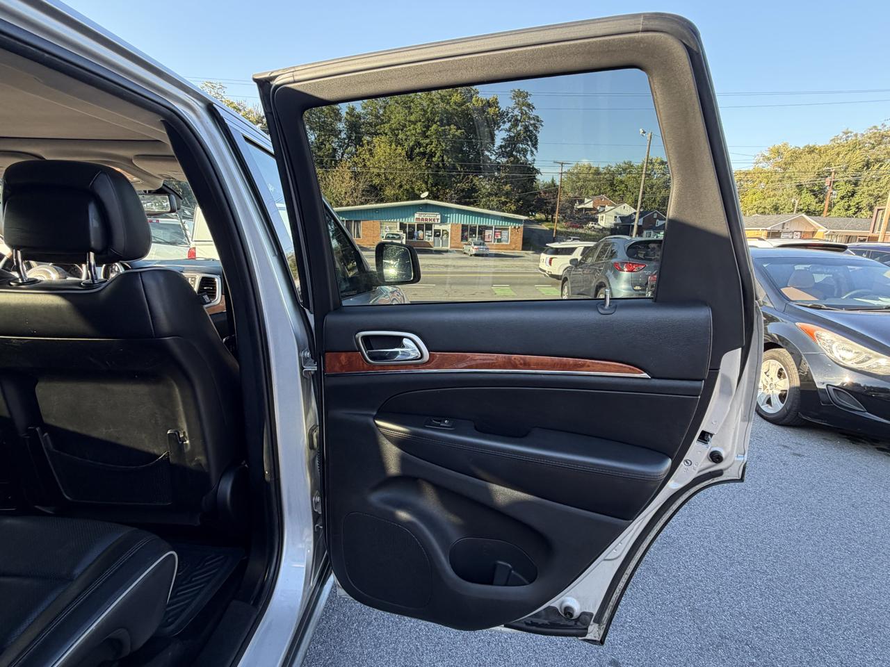 Jeep Grand Cherokee 4dr Overland 4WD 2012