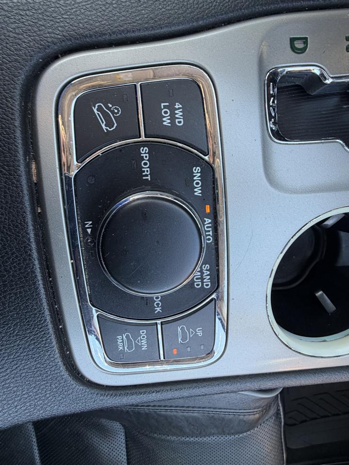 Jeep Grand Cherokee 4dr Overland 4WD 2012