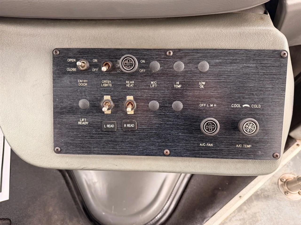 Ford Econoline E-450 2003