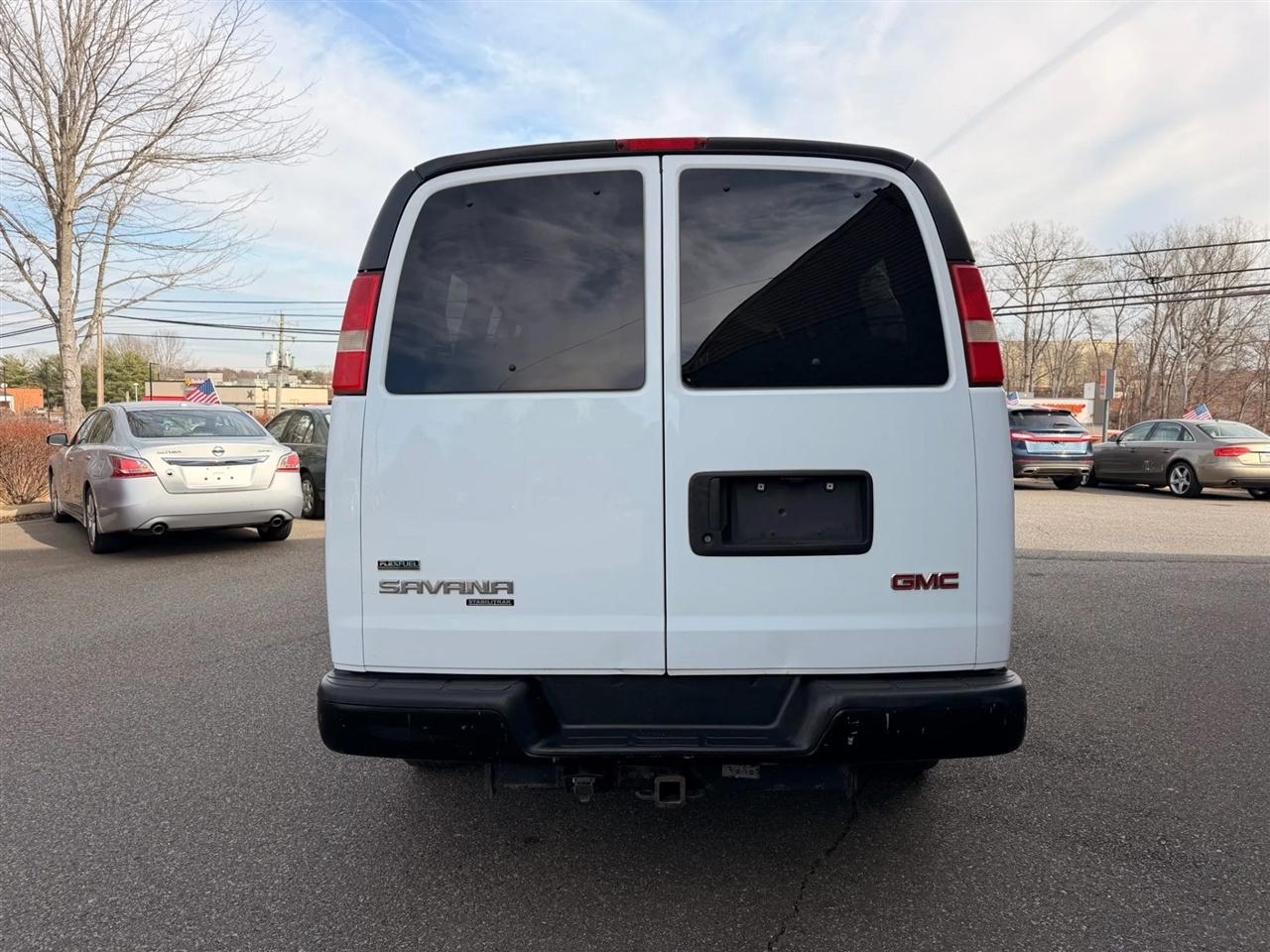 GMC Savana LS G2500 2012