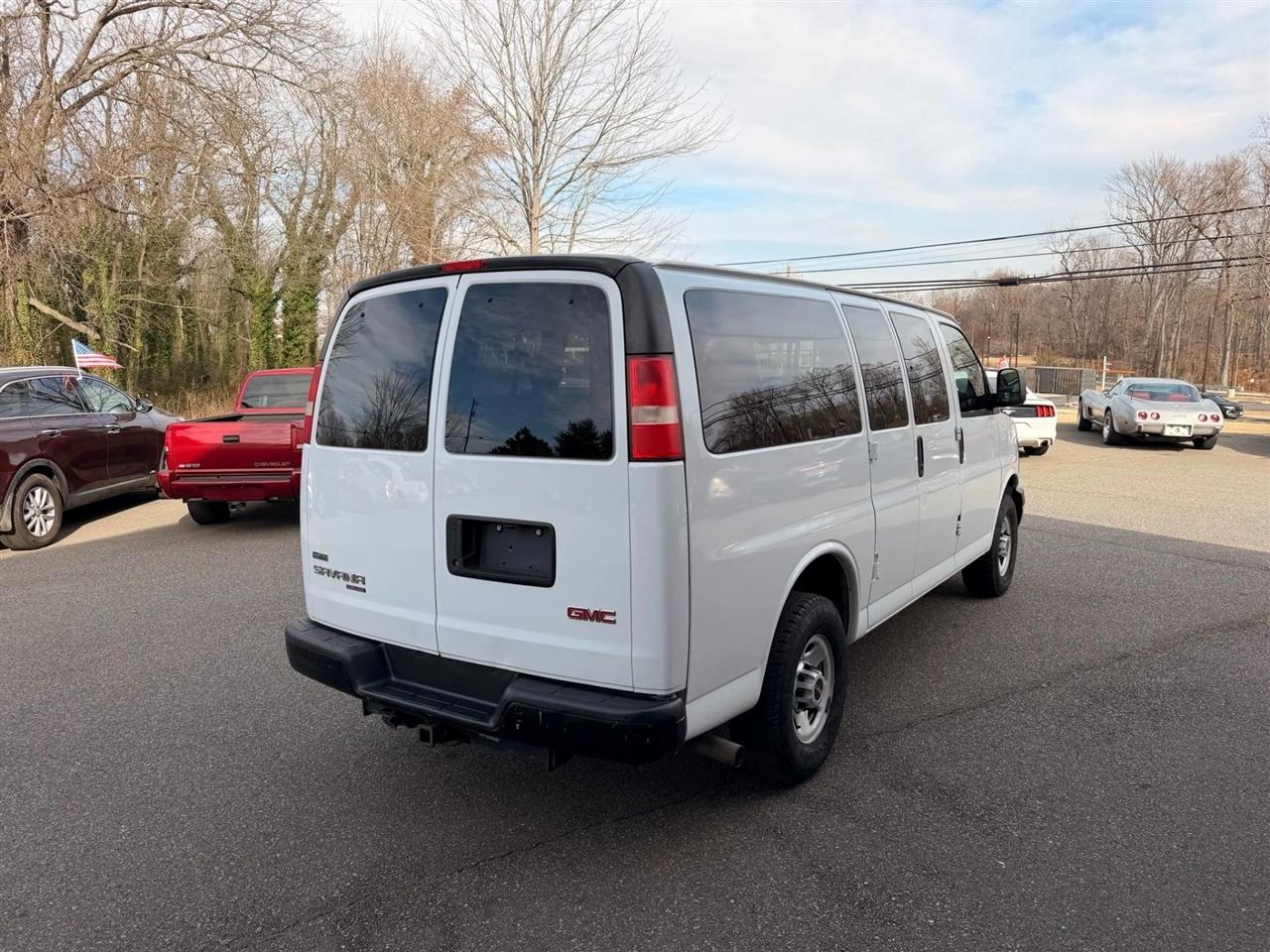 GMC Savana LS G2500 2012