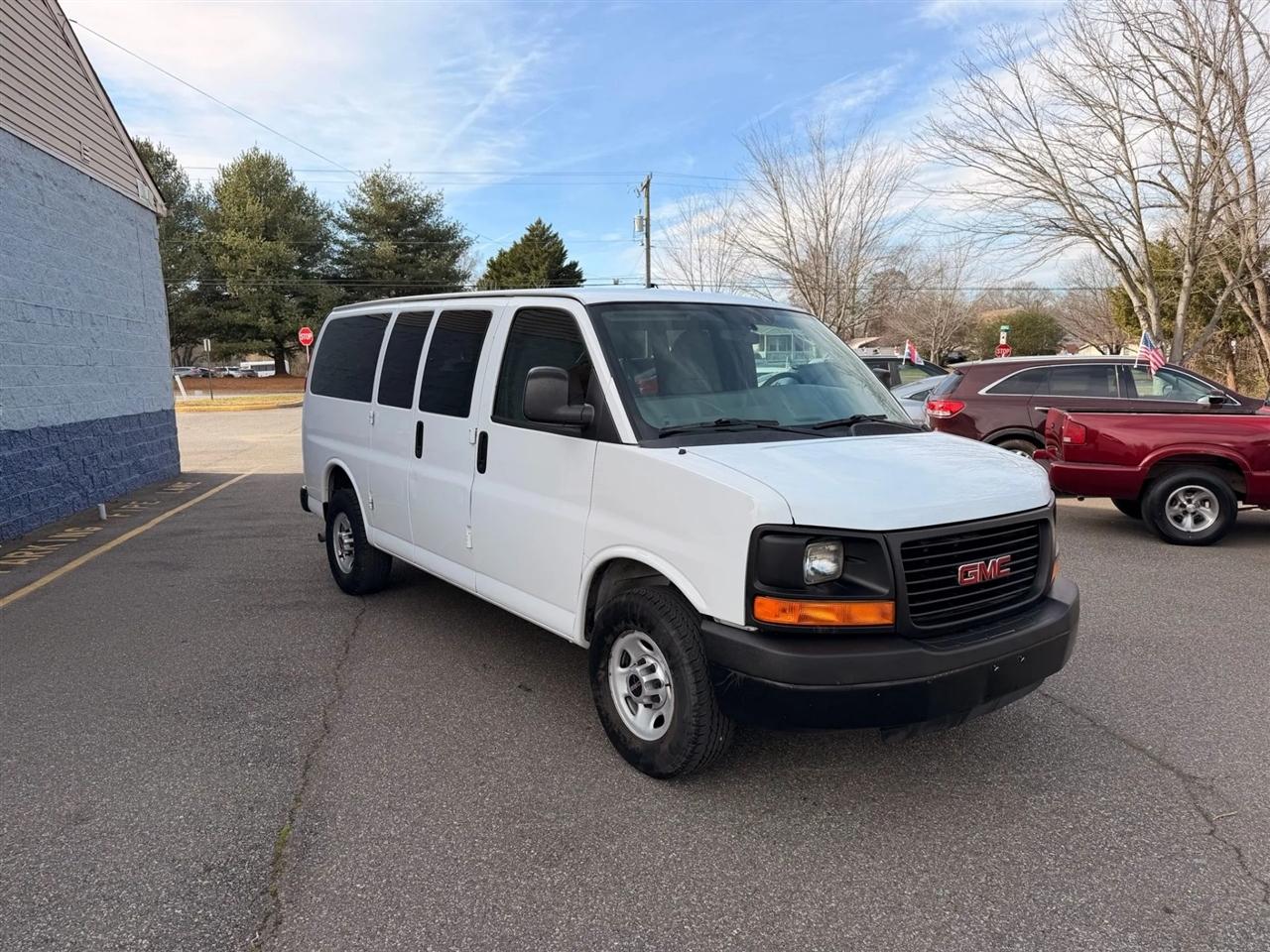 GMC Savana LS G2500 2012