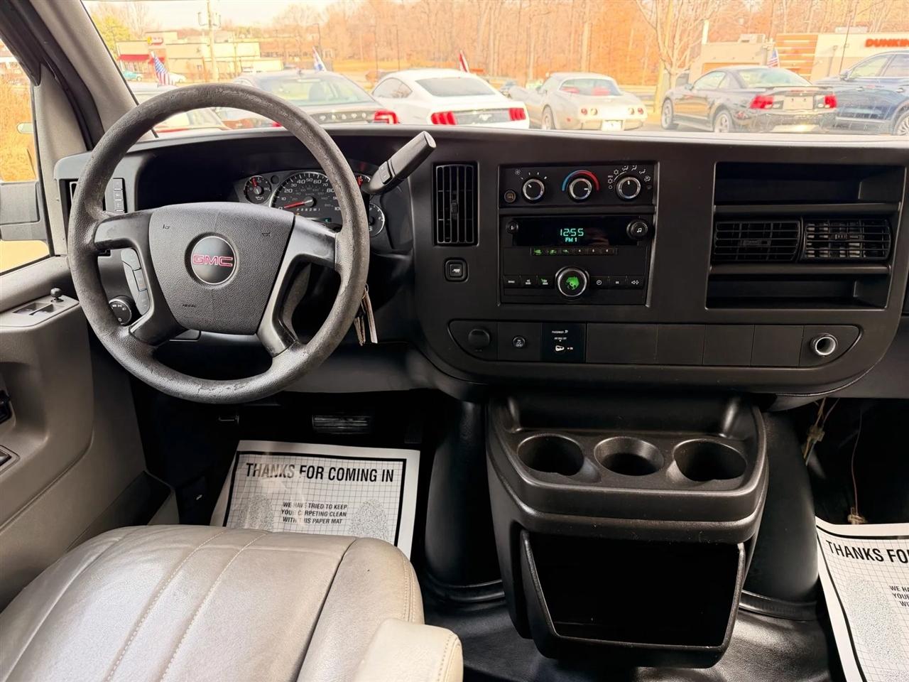 GMC Savana LS G2500 2012