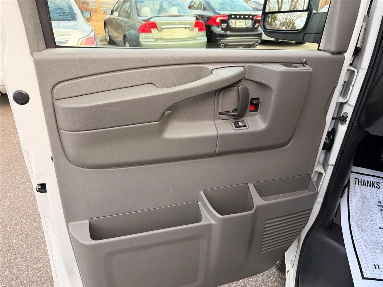 GMC Savana LS G2500 2012