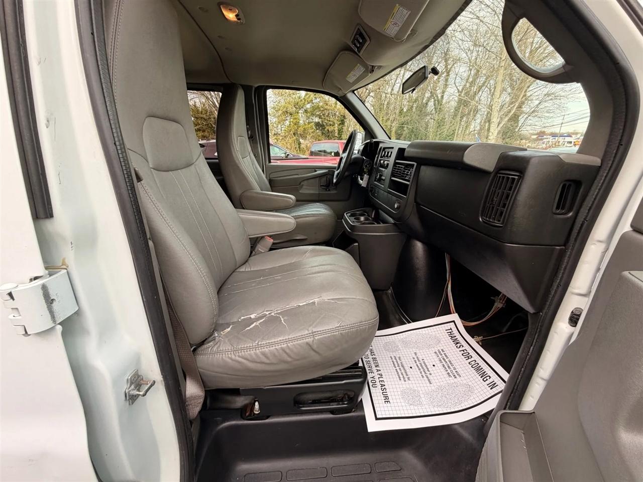 GMC Savana LS G2500 2012