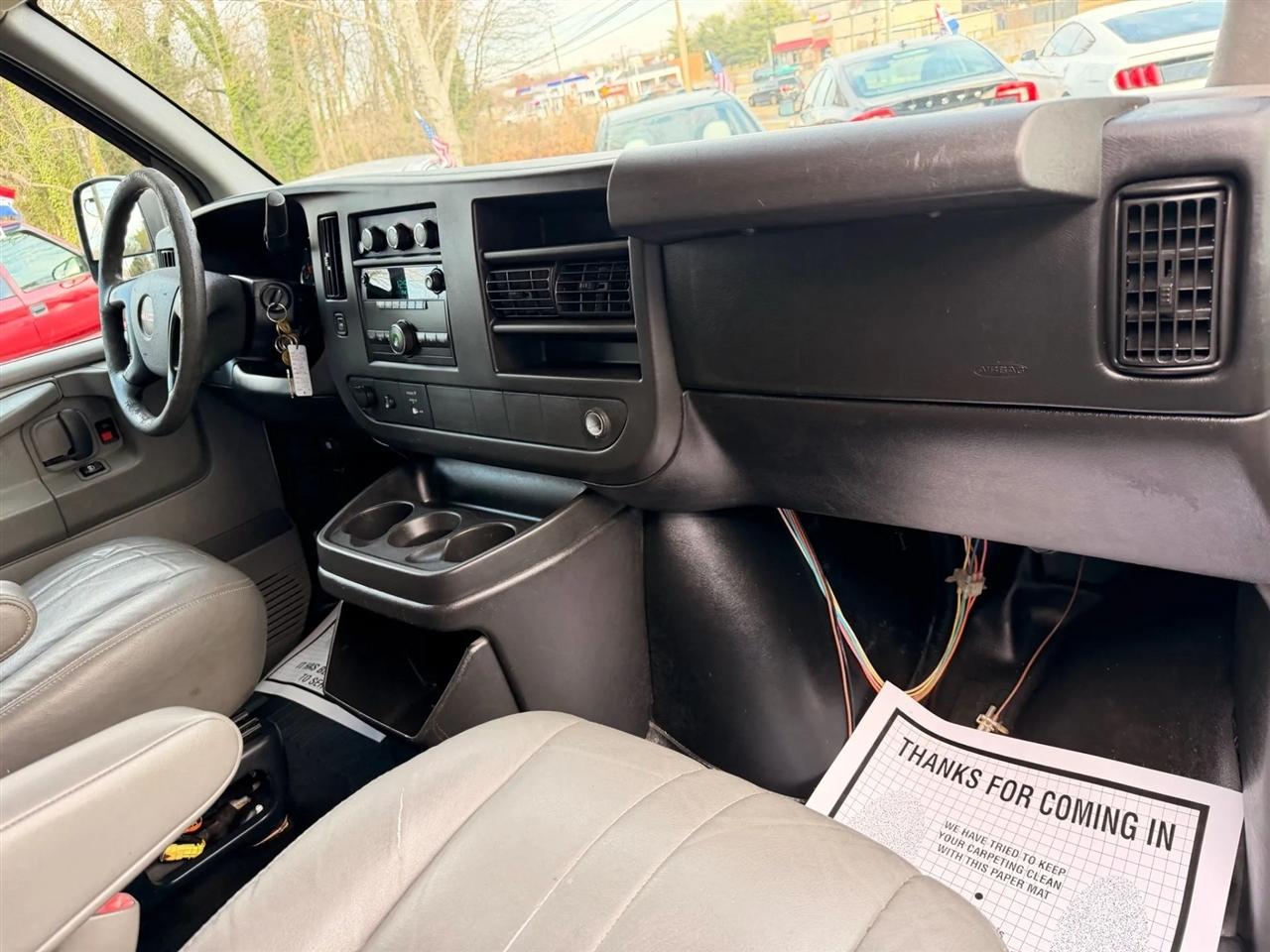 GMC Savana LS G2500 2012