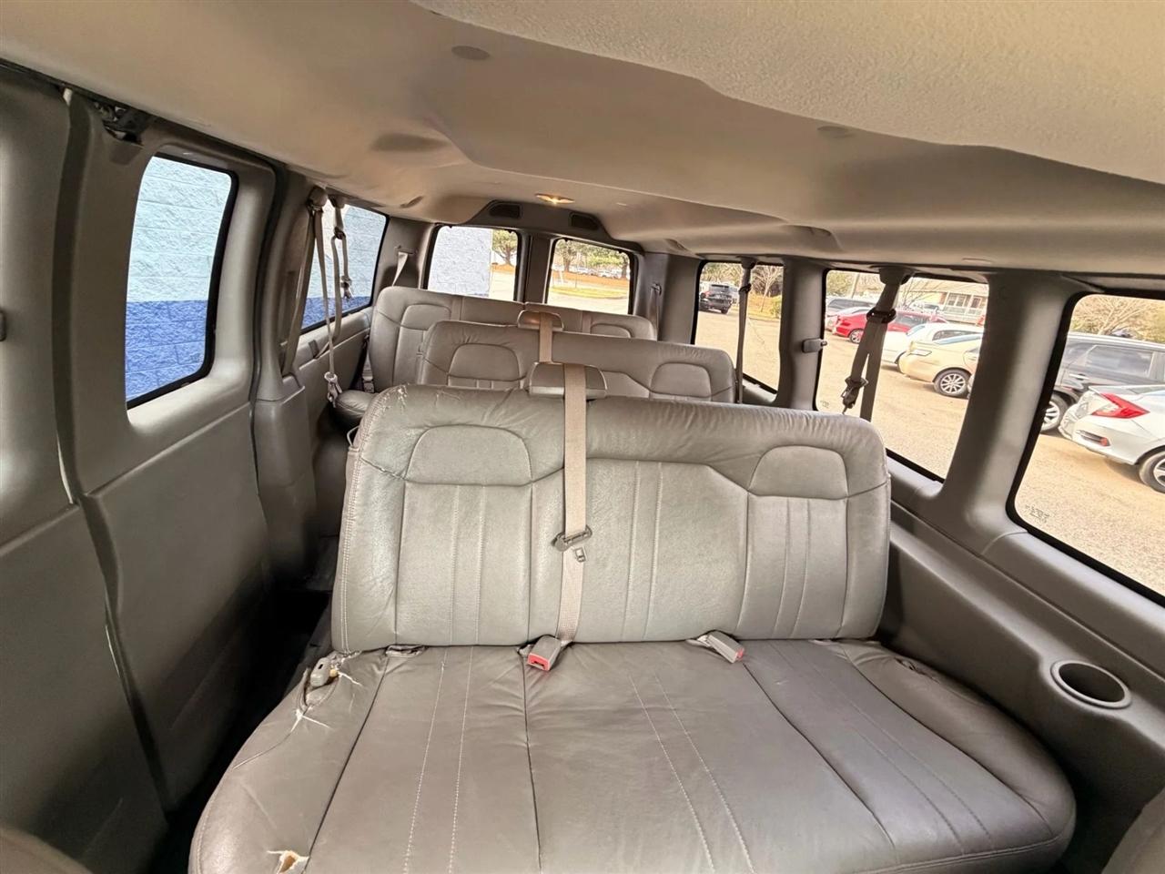 GMC Savana LS G2500 2012