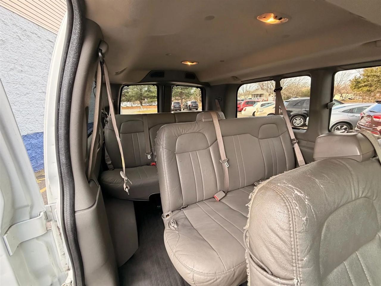 GMC Savana LS G2500 2012