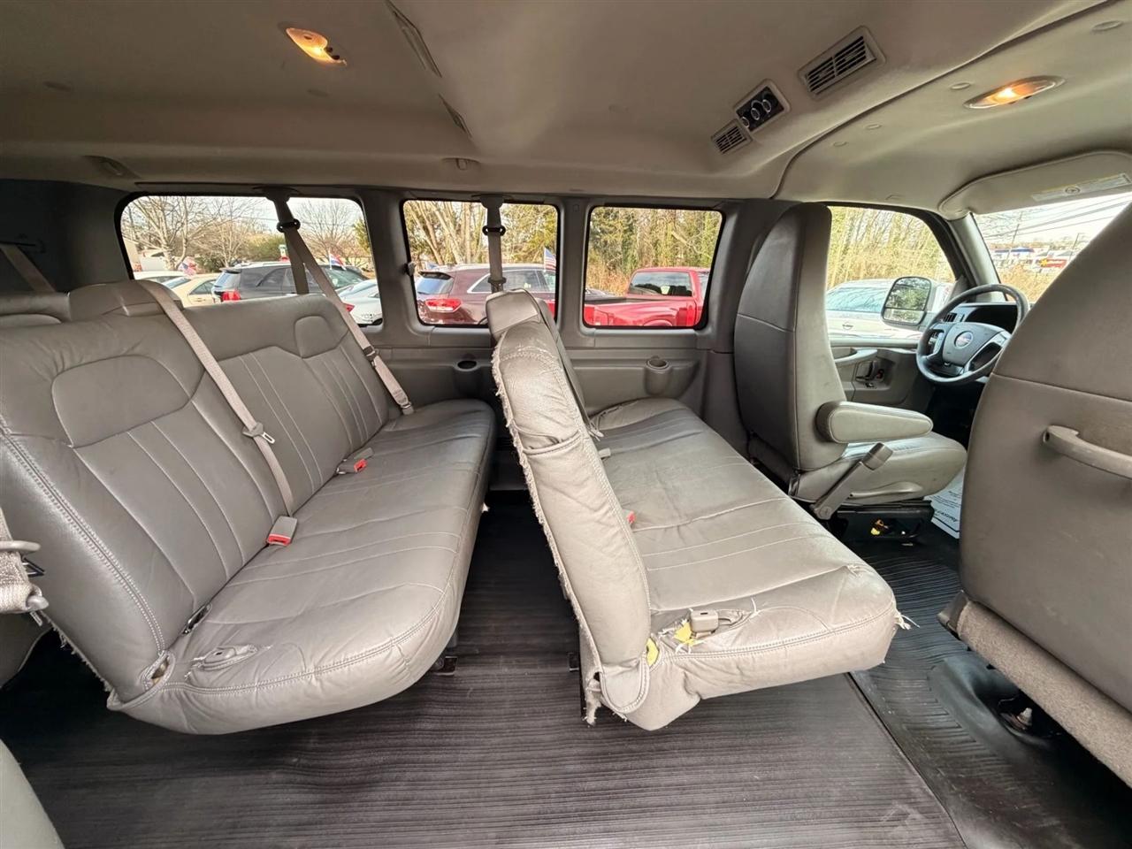 GMC Savana LS G2500 2012