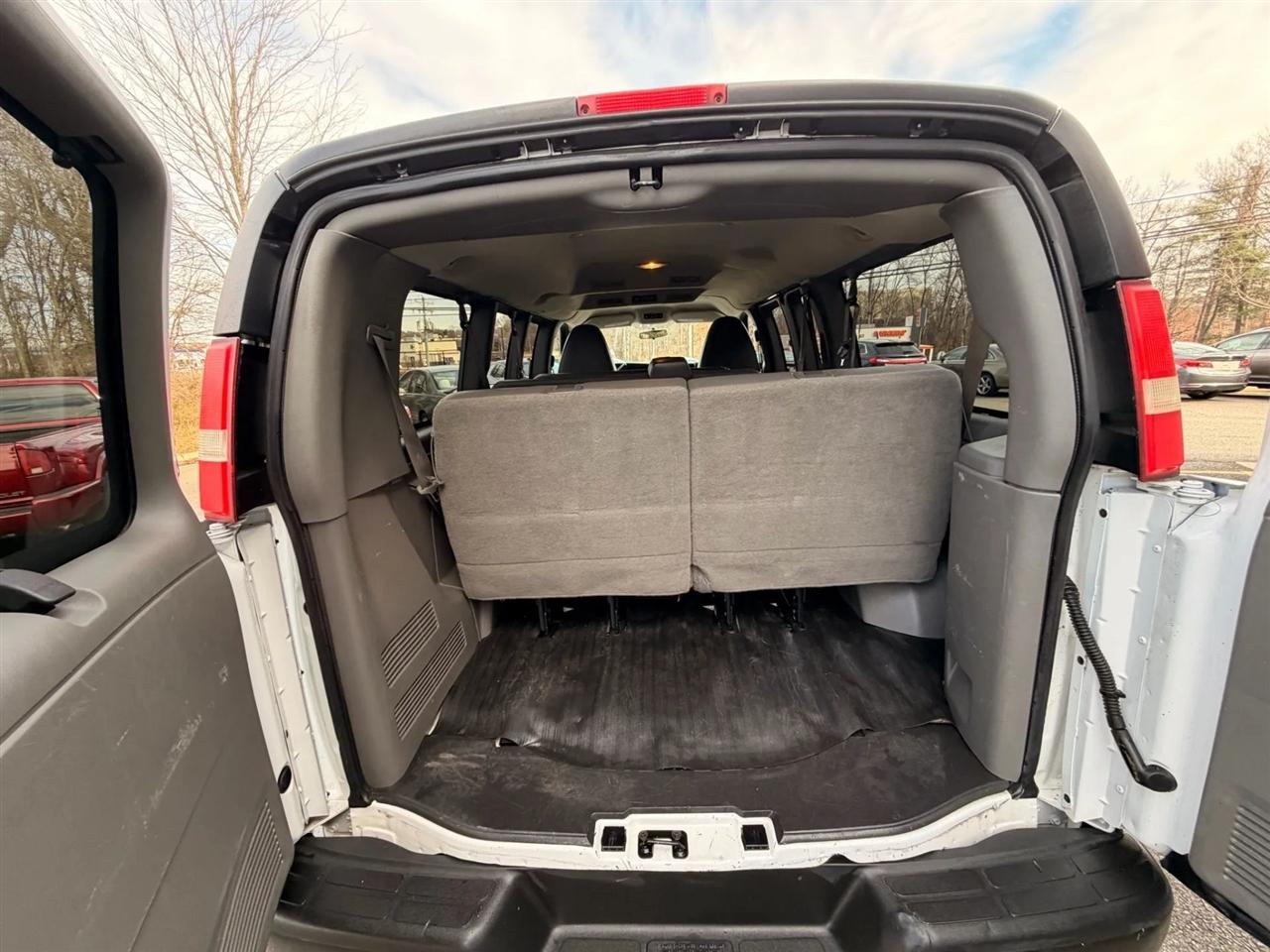 GMC Savana LS G2500 2012