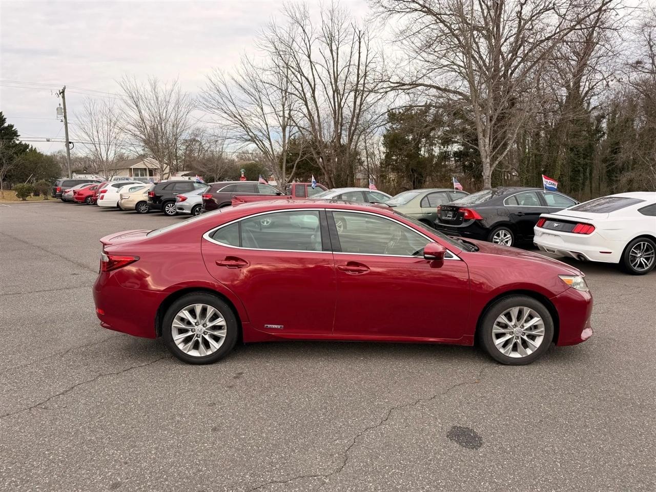 Lexus ES ES 300h Ultra Luxury FWD 2013