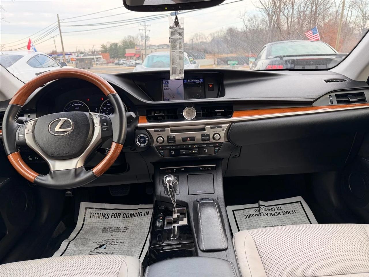 Lexus ES ES 300h Ultra Luxury FWD 2013