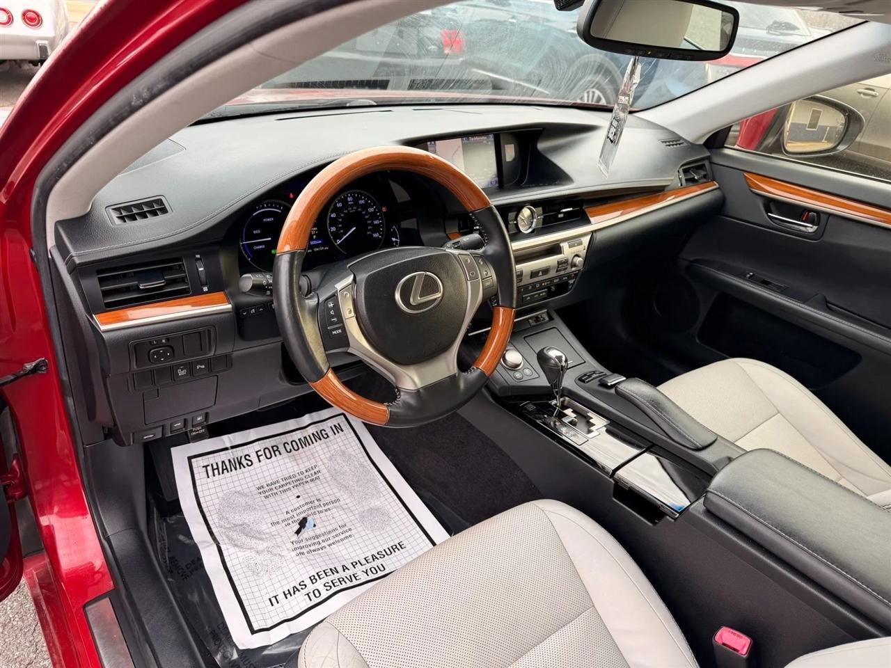 Lexus ES ES 300h Ultra Luxury FWD 2013