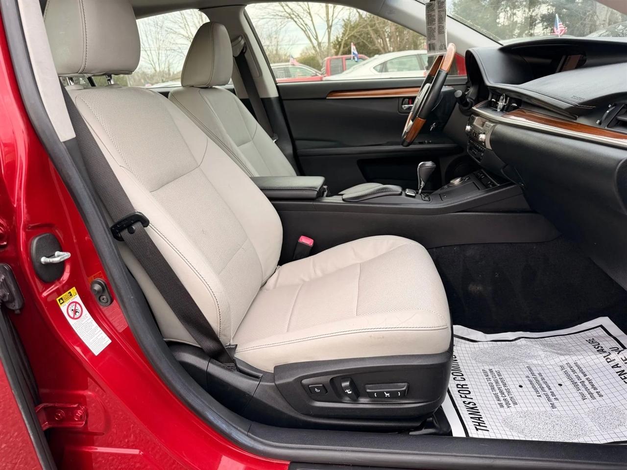 Lexus ES ES 300h Ultra Luxury FWD 2013