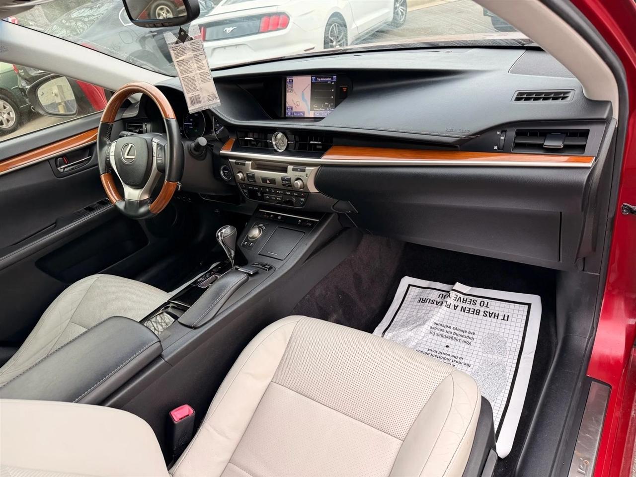 Lexus ES ES 300h Ultra Luxury FWD 2013