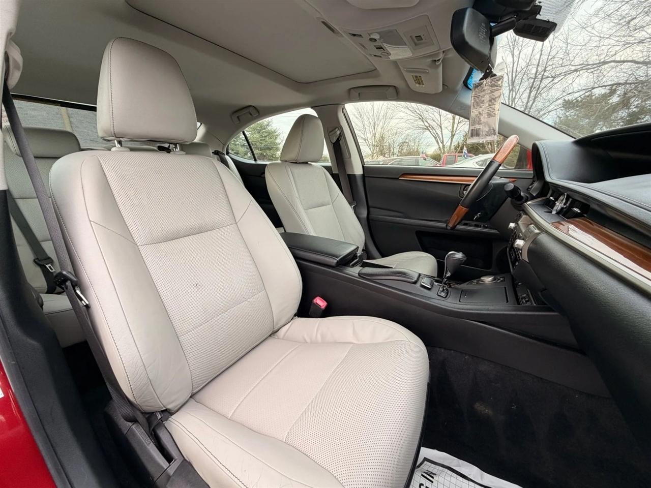 Lexus ES ES 300h Ultra Luxury FWD 2013