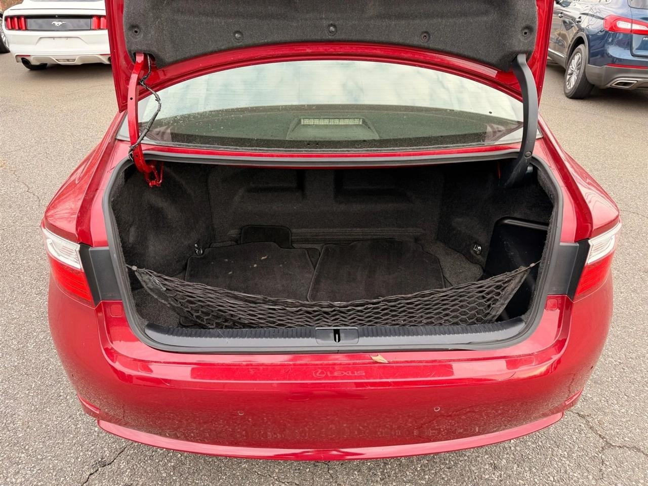 Lexus ES ES 300h Ultra Luxury FWD 2013