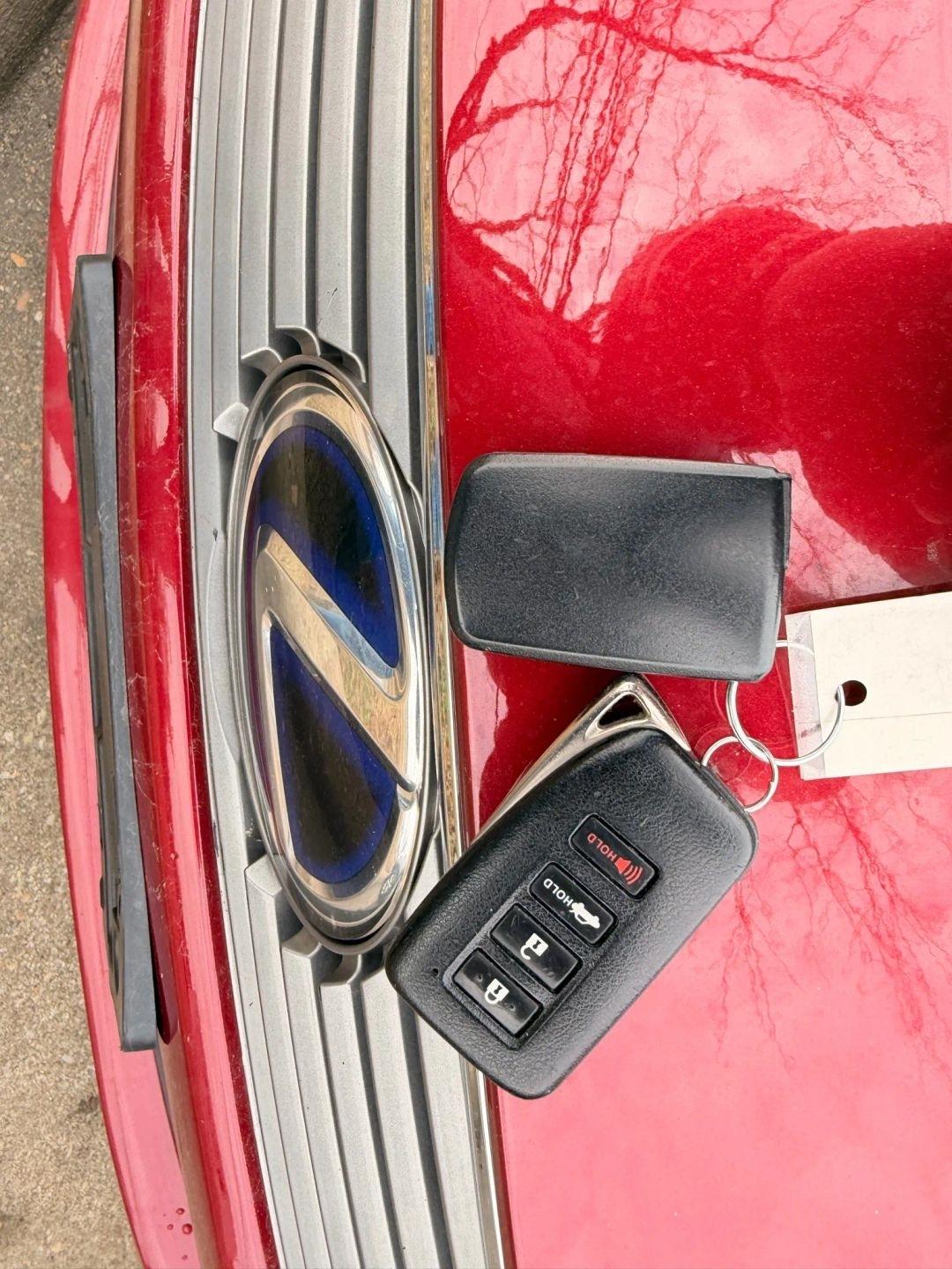 Lexus ES ES 300h Ultra Luxury FWD 2013