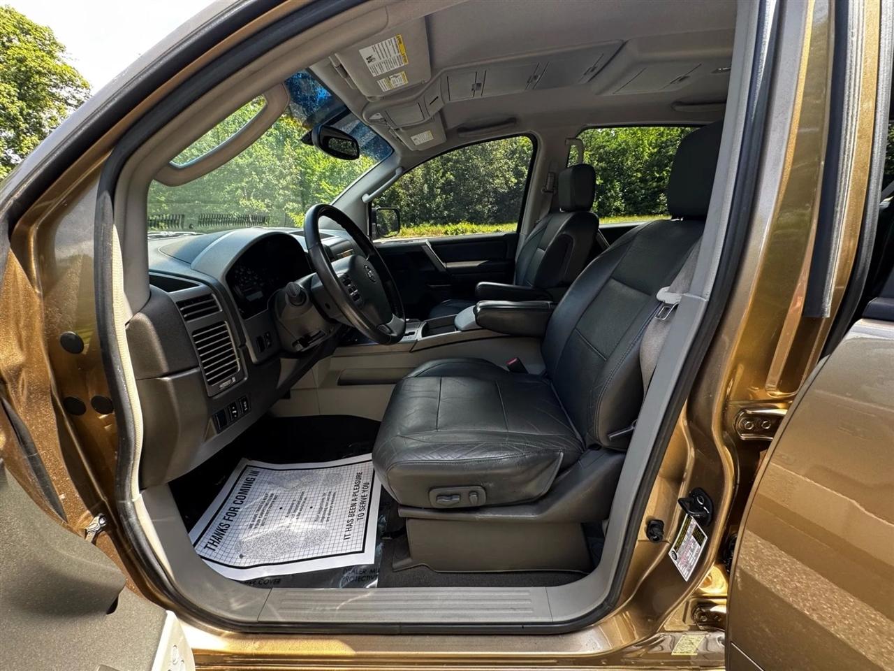 Nissan Armada SE 4WD 2004