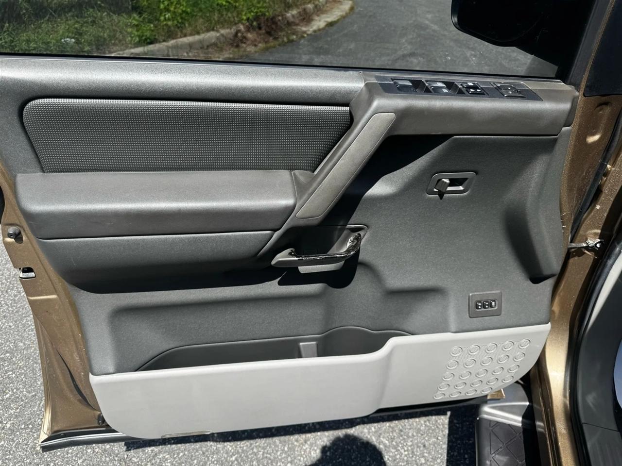 Nissan Armada SE 4WD 2004