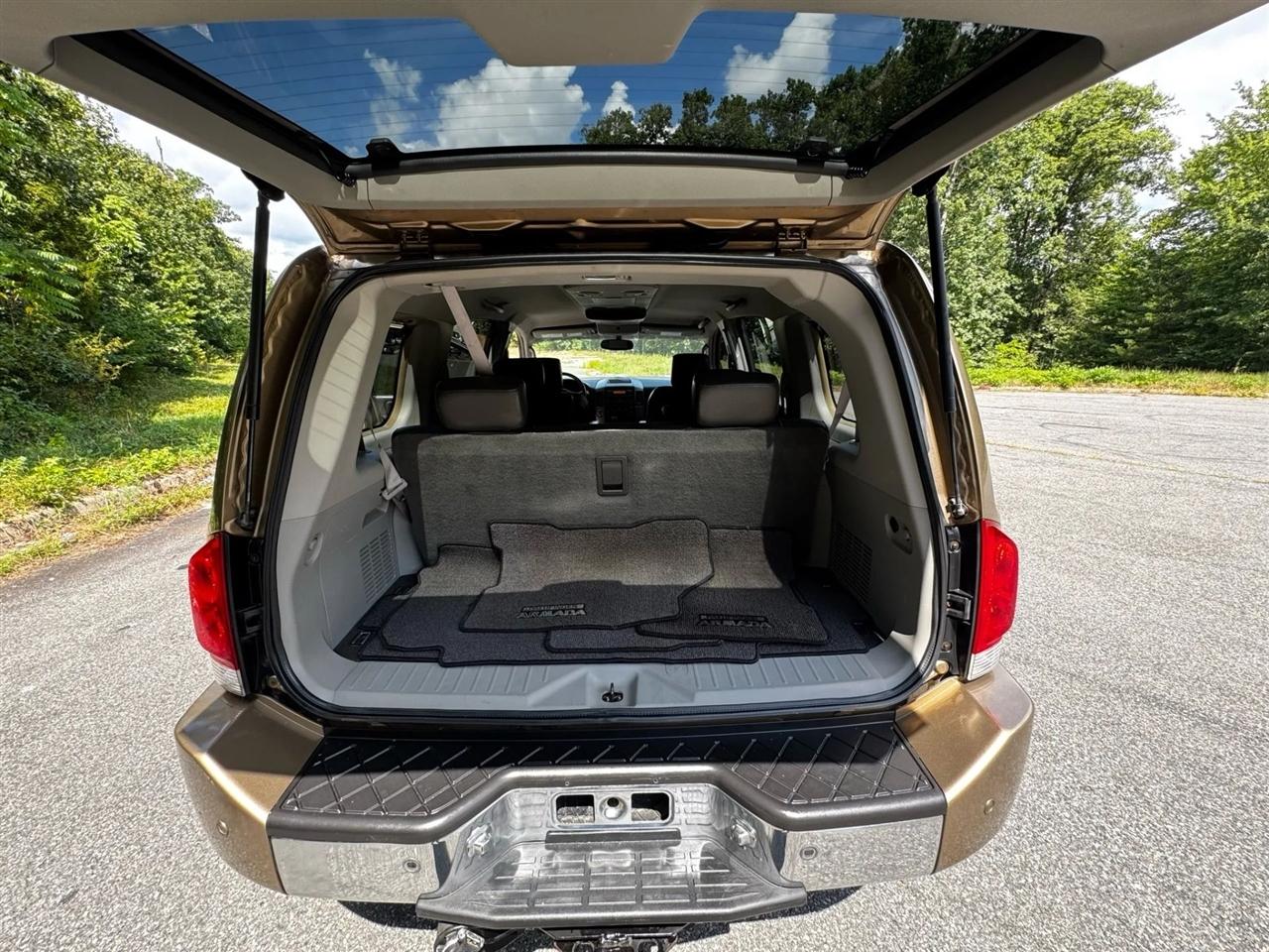 Nissan Armada SE 4WD 2004