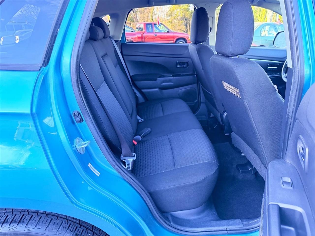 Mitsubishi Outlander Sport SE 4WD 2011