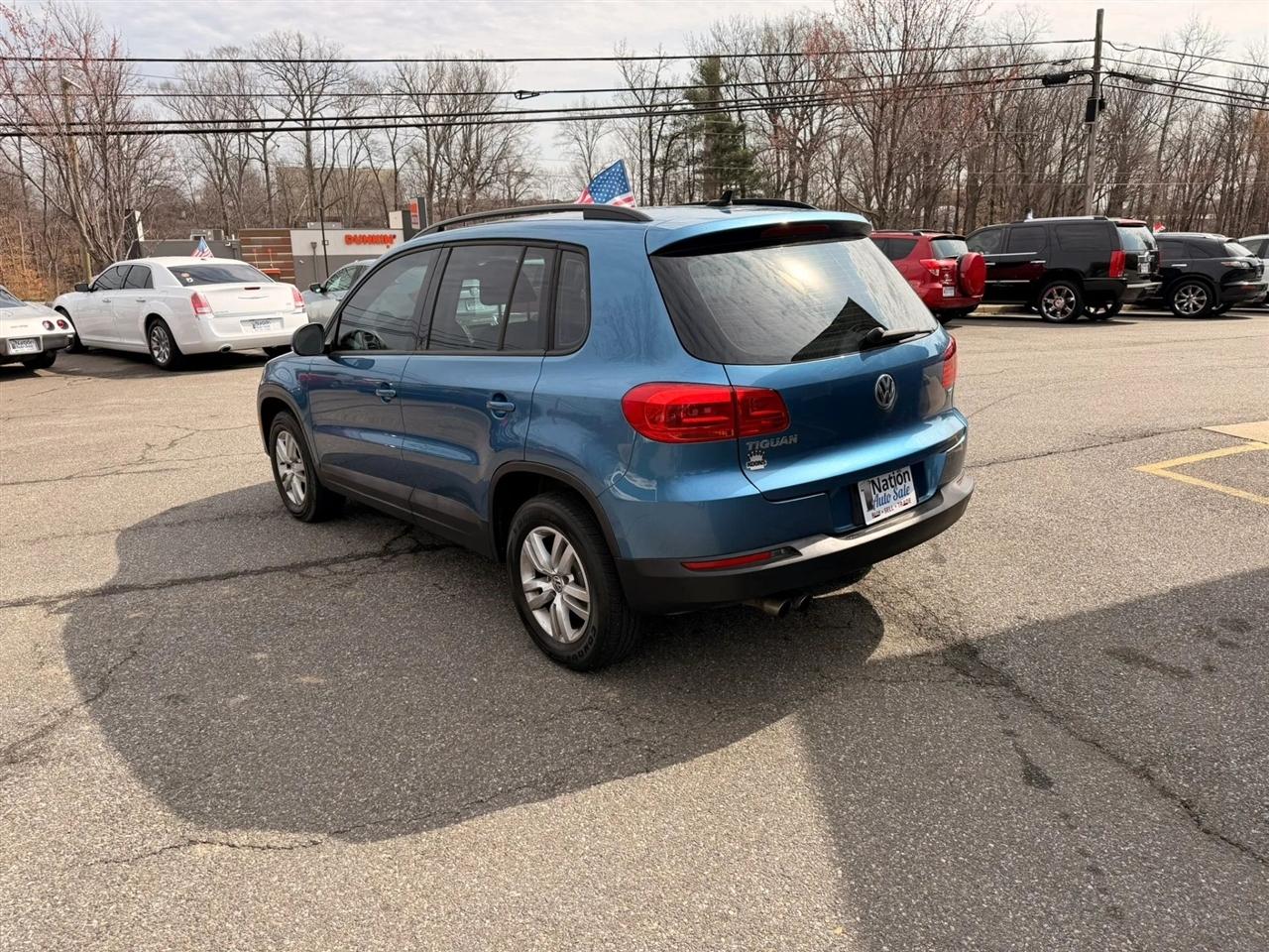 Volkswagen Tiguan S 2017