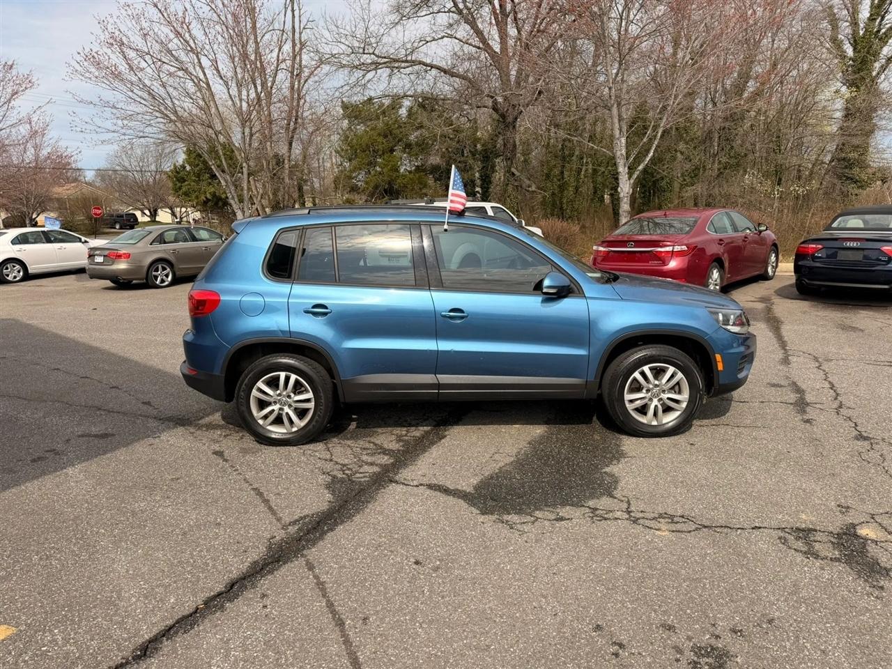 Volkswagen Tiguan S 2017