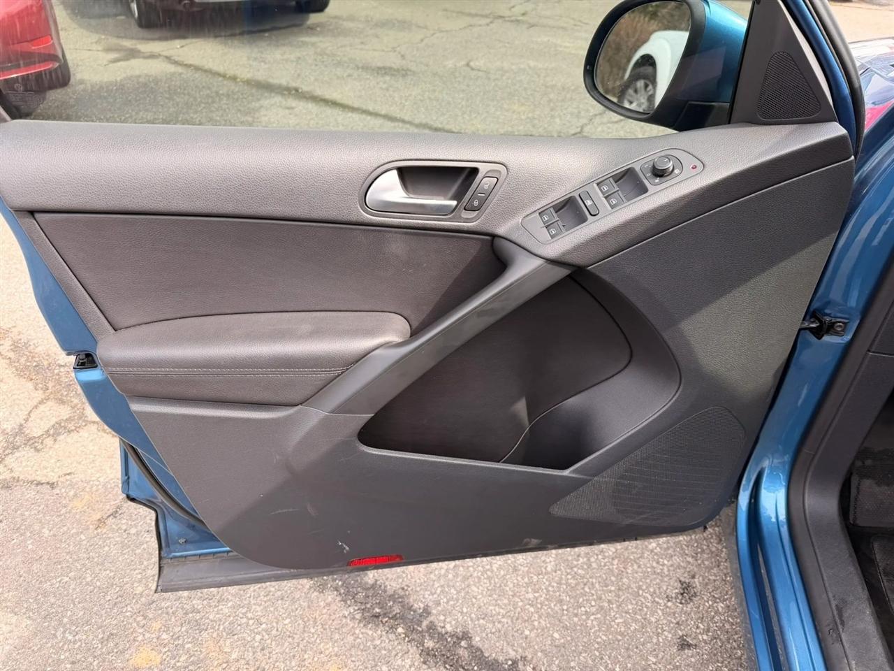 Volkswagen Tiguan S 2017