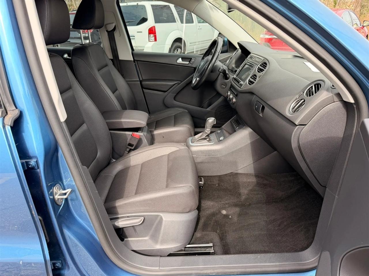 Volkswagen Tiguan S 2017