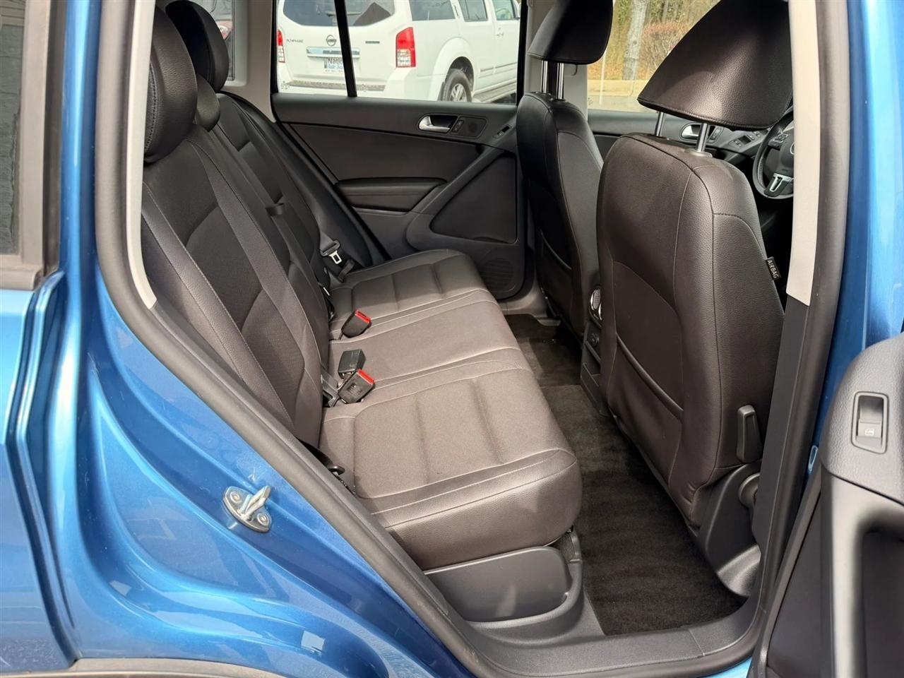 Volkswagen Tiguan S 2017