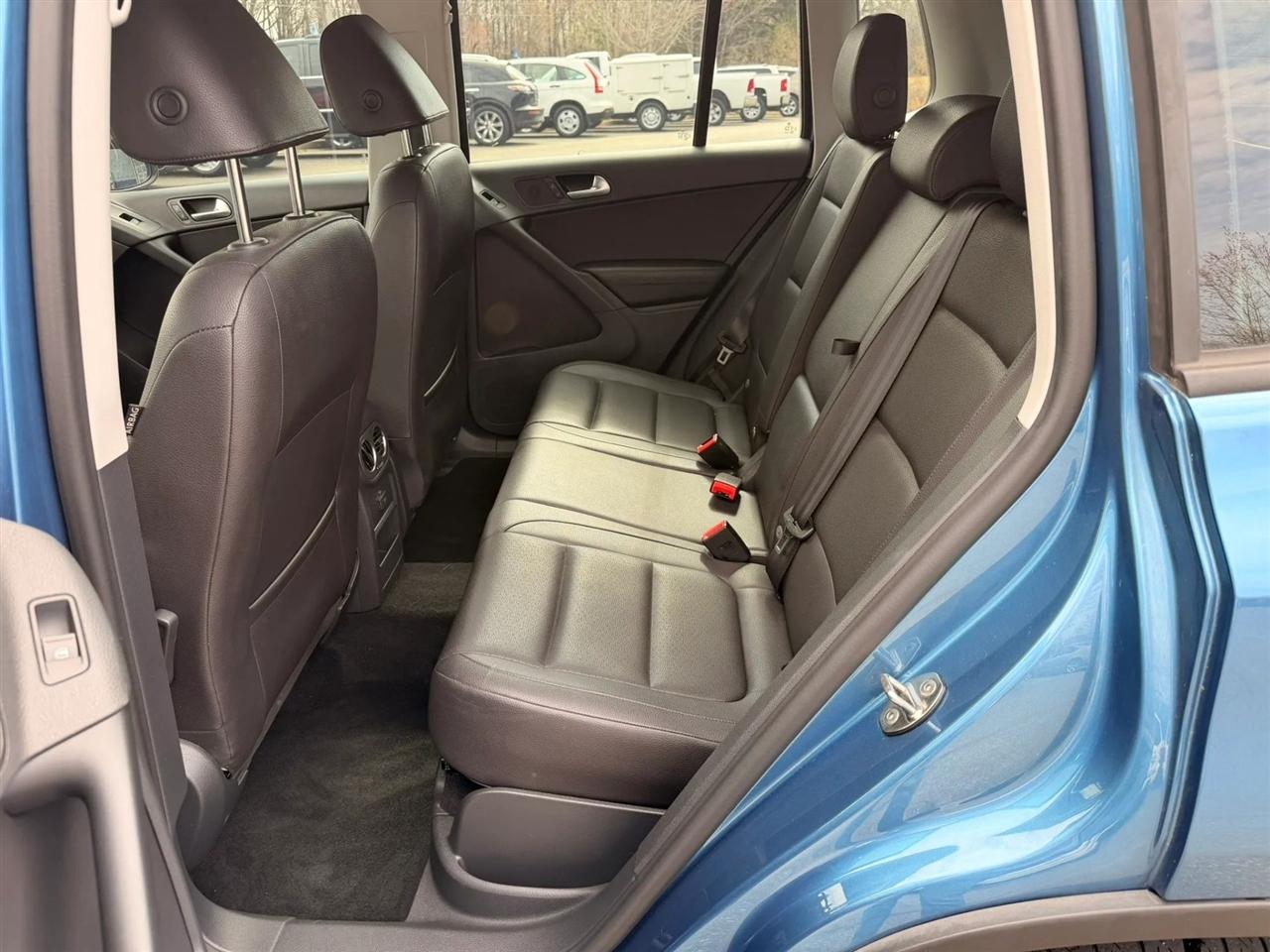 Volkswagen Tiguan S 2017