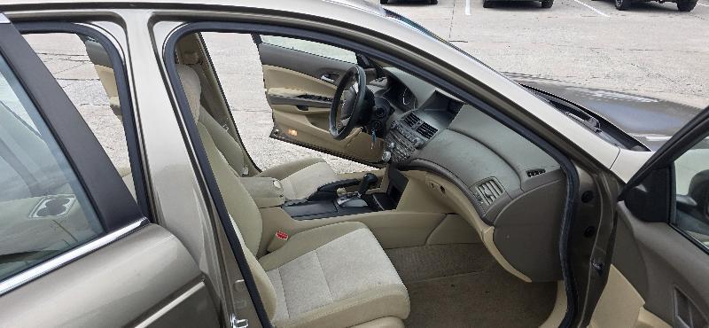 Honda Accord LX sedan AT 2010