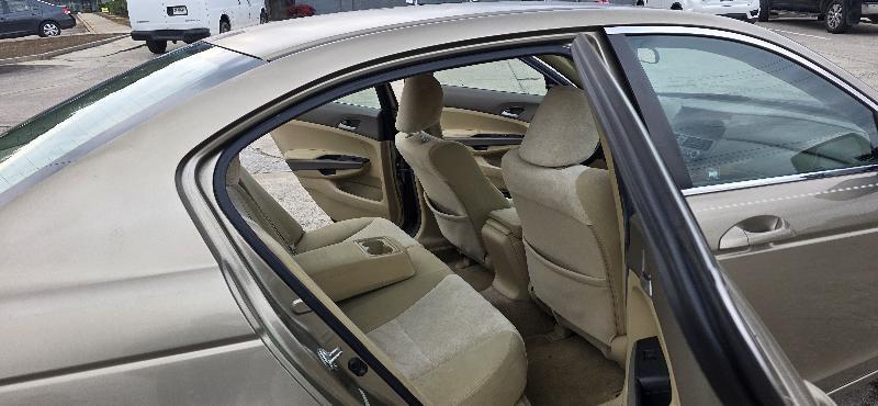 Honda Accord LX sedan AT 2010