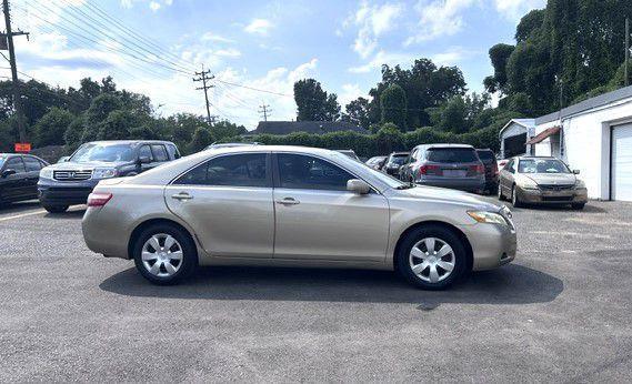Toyota Camry photo 2