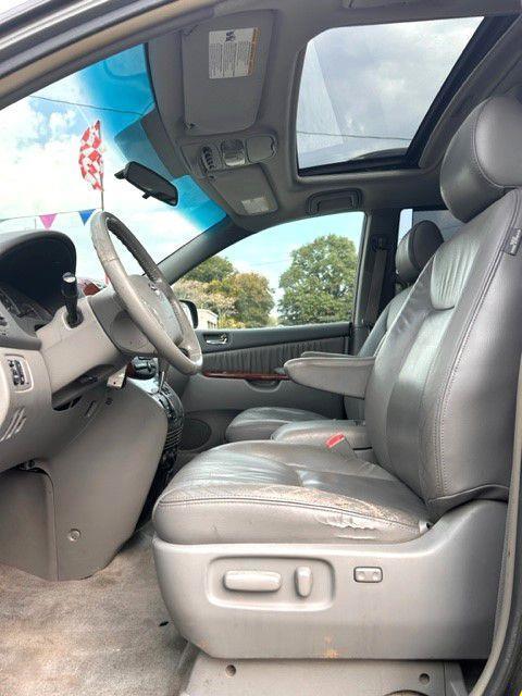 Toyota Sienna photo 6