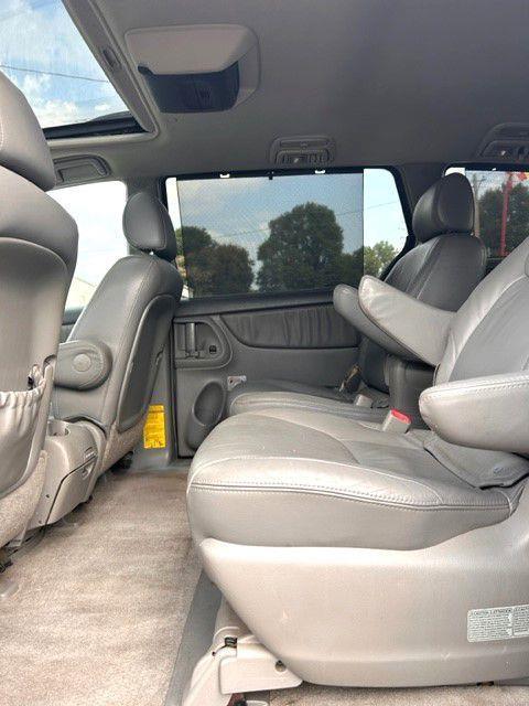 Toyota Sienna photo 7