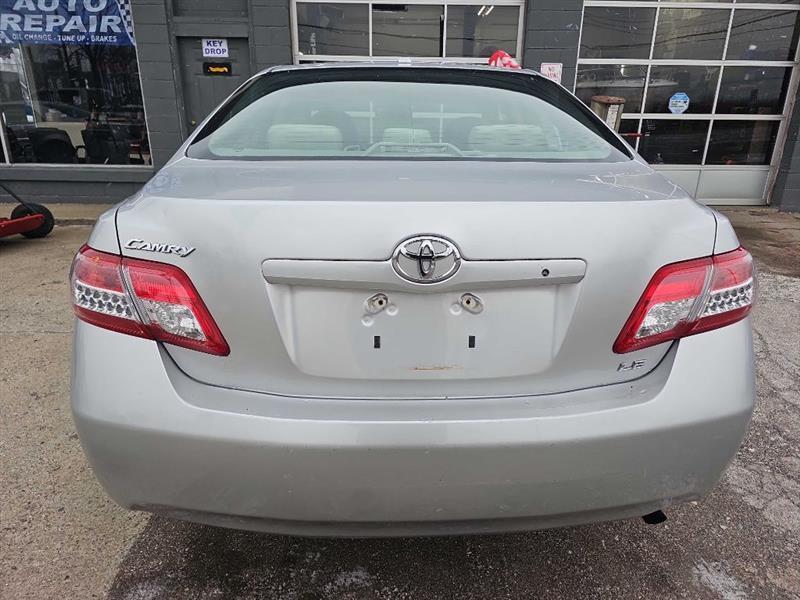 Toyota Camry Base 6-Spd AT 2011