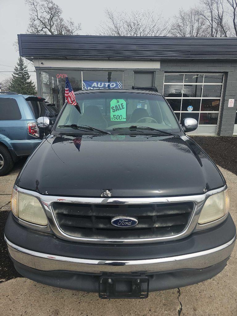 Ford F-150 XL Long Bed 2WD 2001