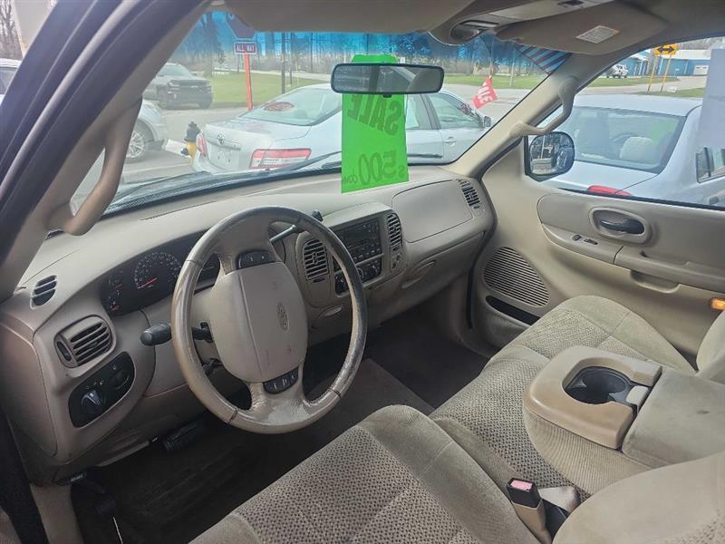 Ford F-150 XL Long Bed 2WD 2001